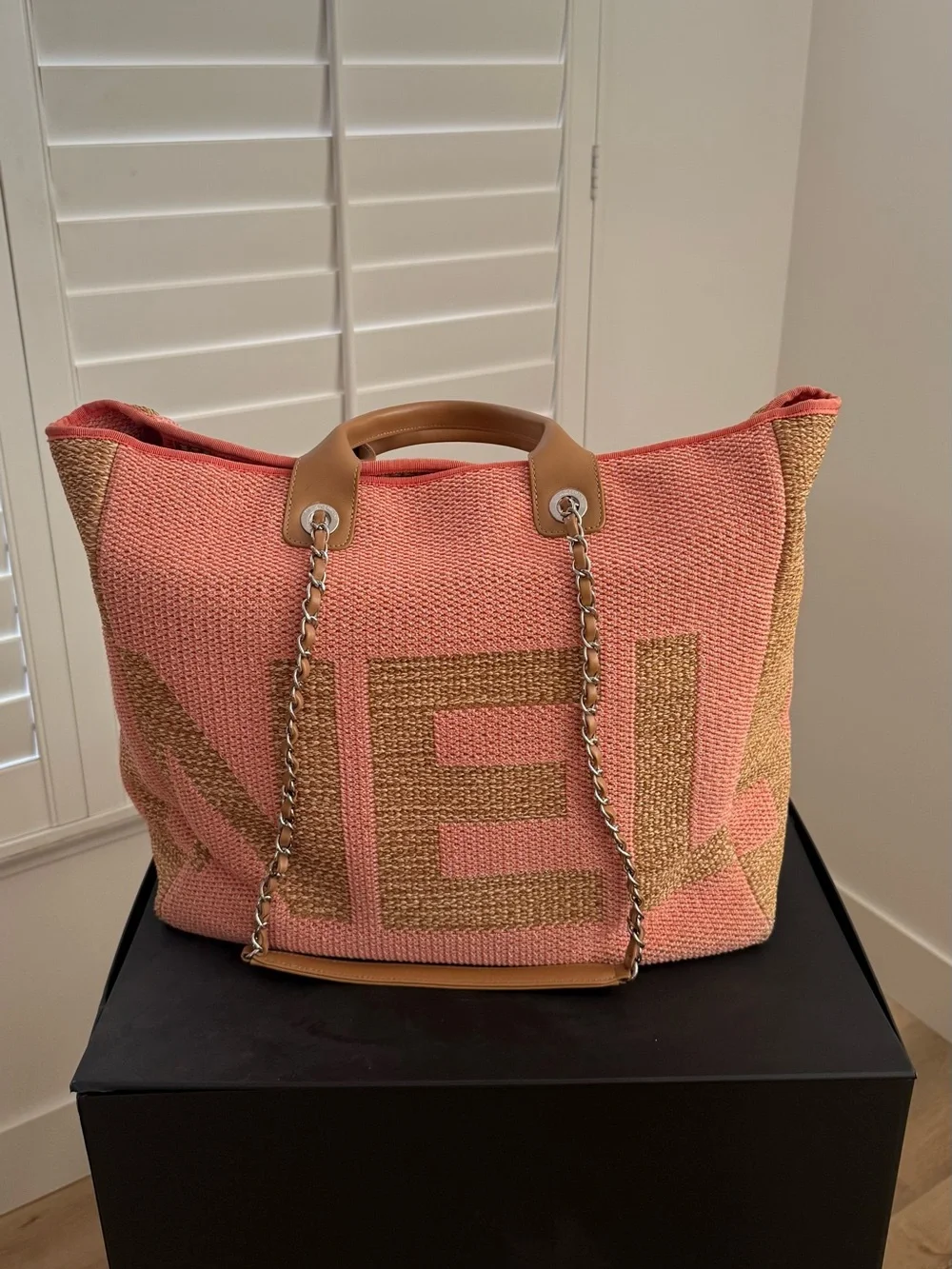 Chanel Pink Raffia Large Shopping Tote - Picture 4 of 11